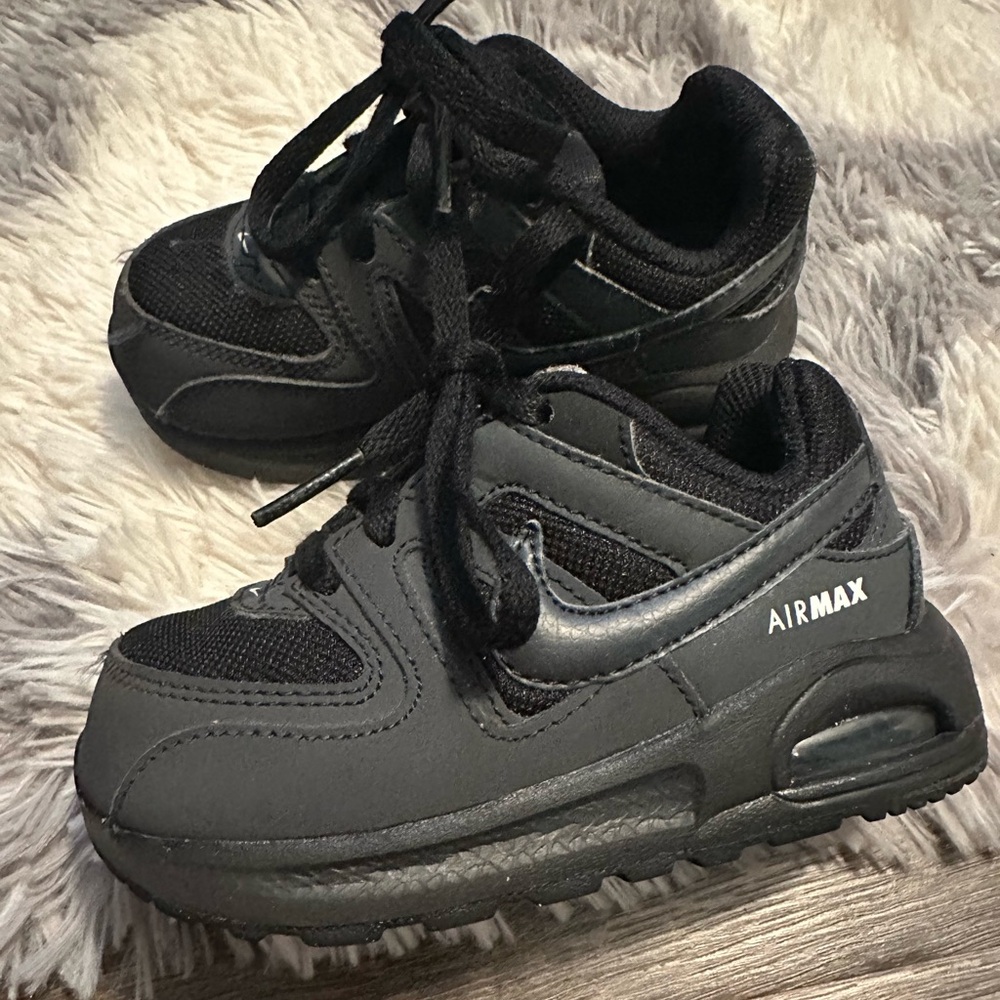 Nike Black Air Max Sneakers with Cushioned Comfort